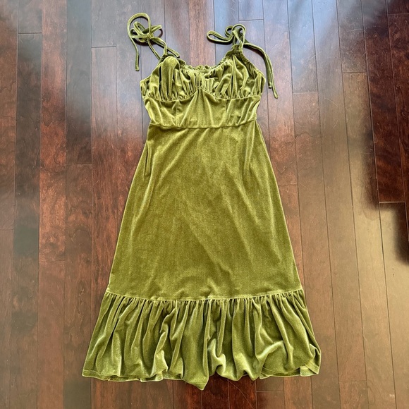 Cider Dresses & Skirts - Cider Velvet Tie Shoulder Midi Dress Green Women's Size M Stretch cottage core